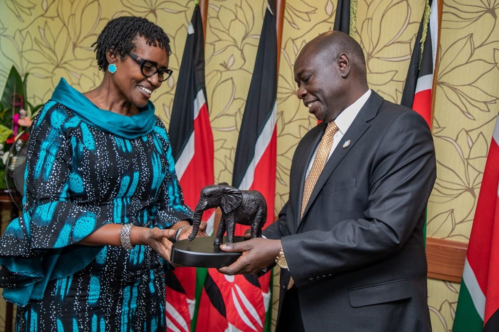 Gachagua exchanges Gifts with Dr. Winnie Byanyima